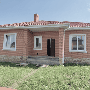 Абстрактные панели: пенопласт добавил динамики фасаду